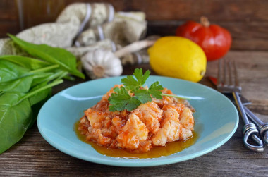 Fish in tomato sauce with onions and stewed carrots