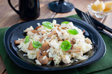 Classic risotto with chicken and mushrooms