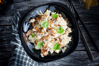 Classic risotto with chicken and mushrooms