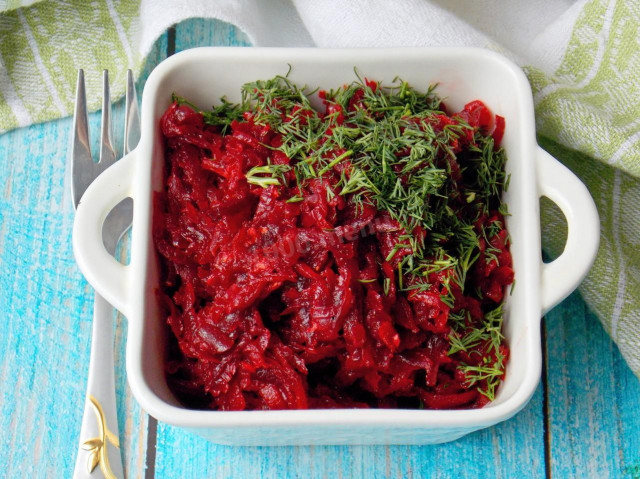 Stewed beetroot with carrots and onions