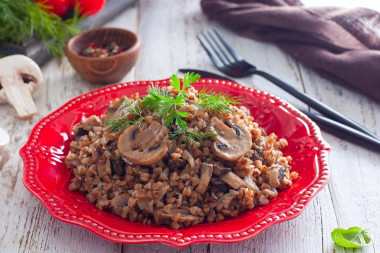 Buckwheat with mushrooms and onions