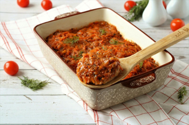 Minced meat balls with gravy in the oven