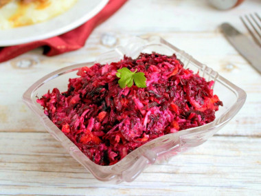 Beetroot and carrot salad with cheese