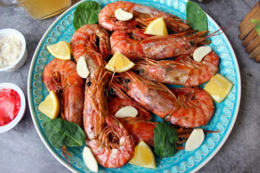 Langoustines on pan with garlic