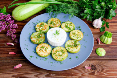 Zucchini in circles in a frying pan