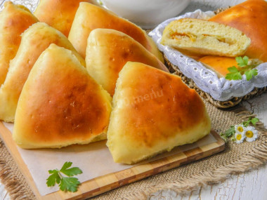 Pies on water in the oven with cabbage