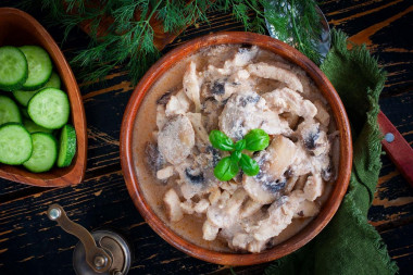 Beef Stroganoff from chicken with sour cream and mushrooms