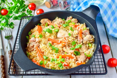 Rice with chicken in a frying pan