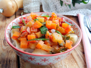 Noodles with vegetables and Teriyaki sauce