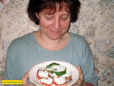 Green spread of cottage cheese and herbs