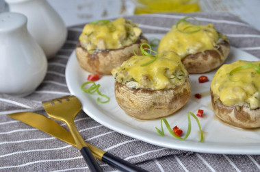 Mushrooms stuffed with chicken and cheese in the oven