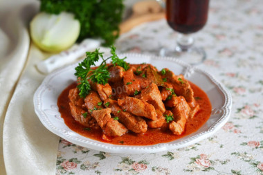 Roast pork with gravy in a frying pan