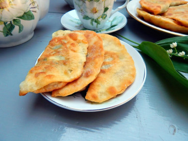 Pies with egg on kefir in a frying pan