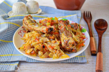 Pork ribs with cabbage stewed