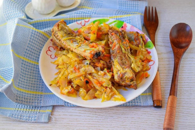 Pork ribs with cabbage stewed