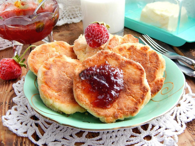 Cottage cheese pancakes in a frying pan