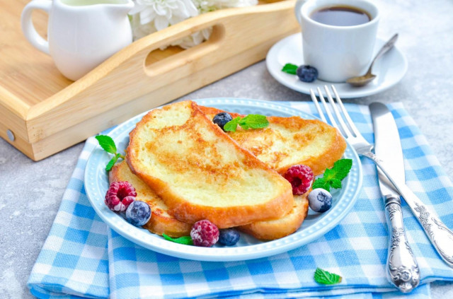 Sweet croutons from a loaf with an egg in a frying pan