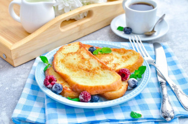 Sweet croutons from a loaf with an egg in a frying pan