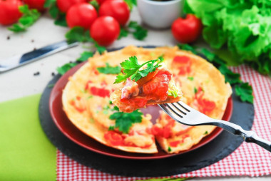 Quick pizza in a pita bread pan with egg