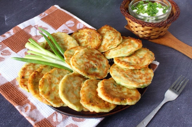 Zucchini pancakes on kefir