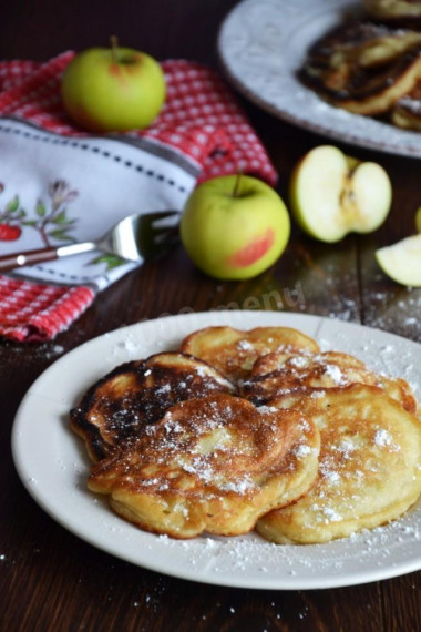 Pancakes with apples on kefir