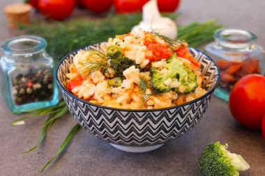 Rice in sour cream with vegetables