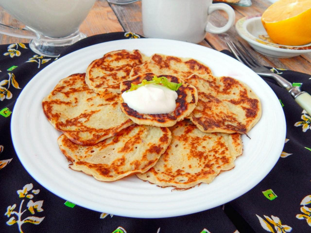 Pancakes with banana on kefir