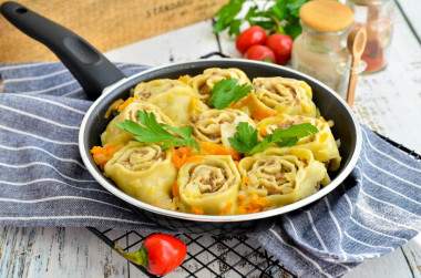 Lazy dumplings in a pan with minced meat and vegetables