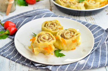 Lazy dumplings in a pan with minced meat and vegetables