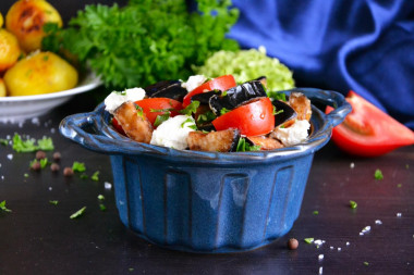 Warm salad with eggplant tomatoes and cheese