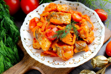 Fish with tomato paste, onions and carrots under marinade