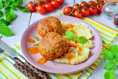 Classic meatballs in a frying pan