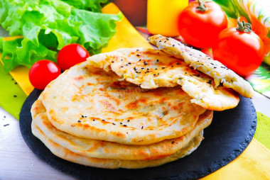 Fast khachapuri in a pan on kefir