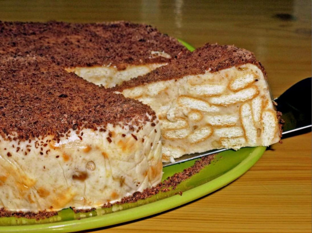 Sour cream banana without baking chocolate cake