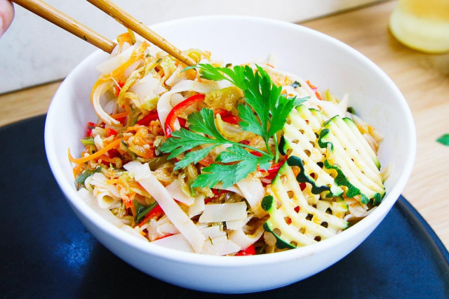 Rice noodles with vegetables