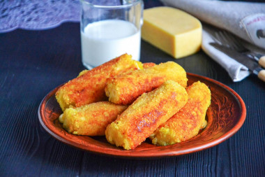 Potato sticks with cheese