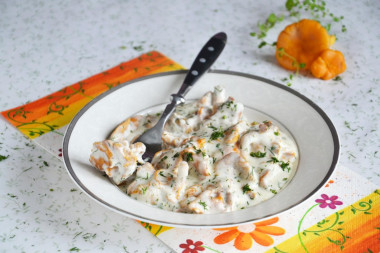 Chanterelles in sour cream