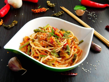 Teriyaki noodles with vegetables