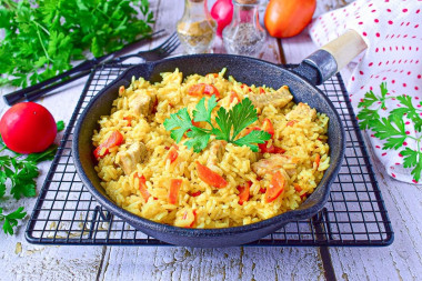 Pilaf with turkey in a frying pan