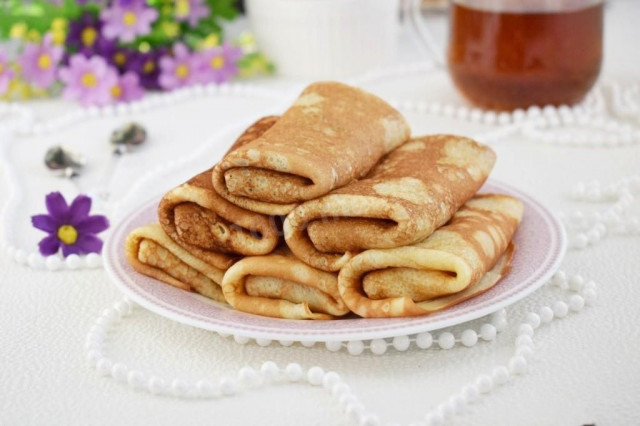 Pancakes with banana filling