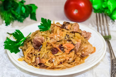 Sauerkraut hodgepodge with meat