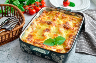 Lasagna with chicken mushrooms and bechamel sauce