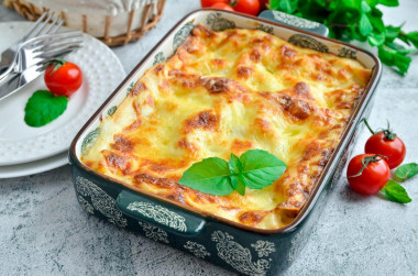 Lasagna with chicken mushrooms and bechamel sauce