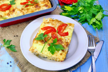 Lavash meat pie with minced meat and cheese in the oven