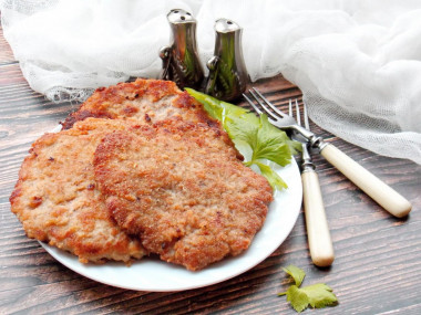 Minced schnitzel in a frying pan