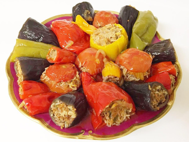 Pepper and tomato dolma