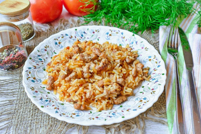 Minced rice in tomato sauce