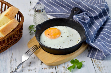 Fried eggs in the oven