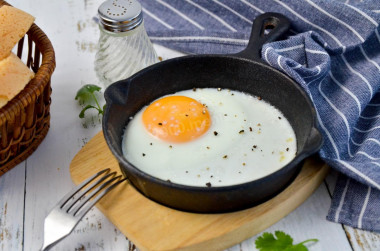 Fried eggs in the oven