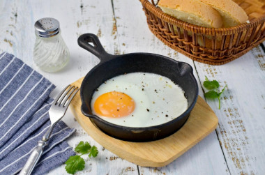 Fried eggs in the oven